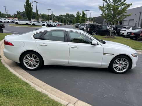 Used 2017 Jaguar XF Prestige RWD image 8