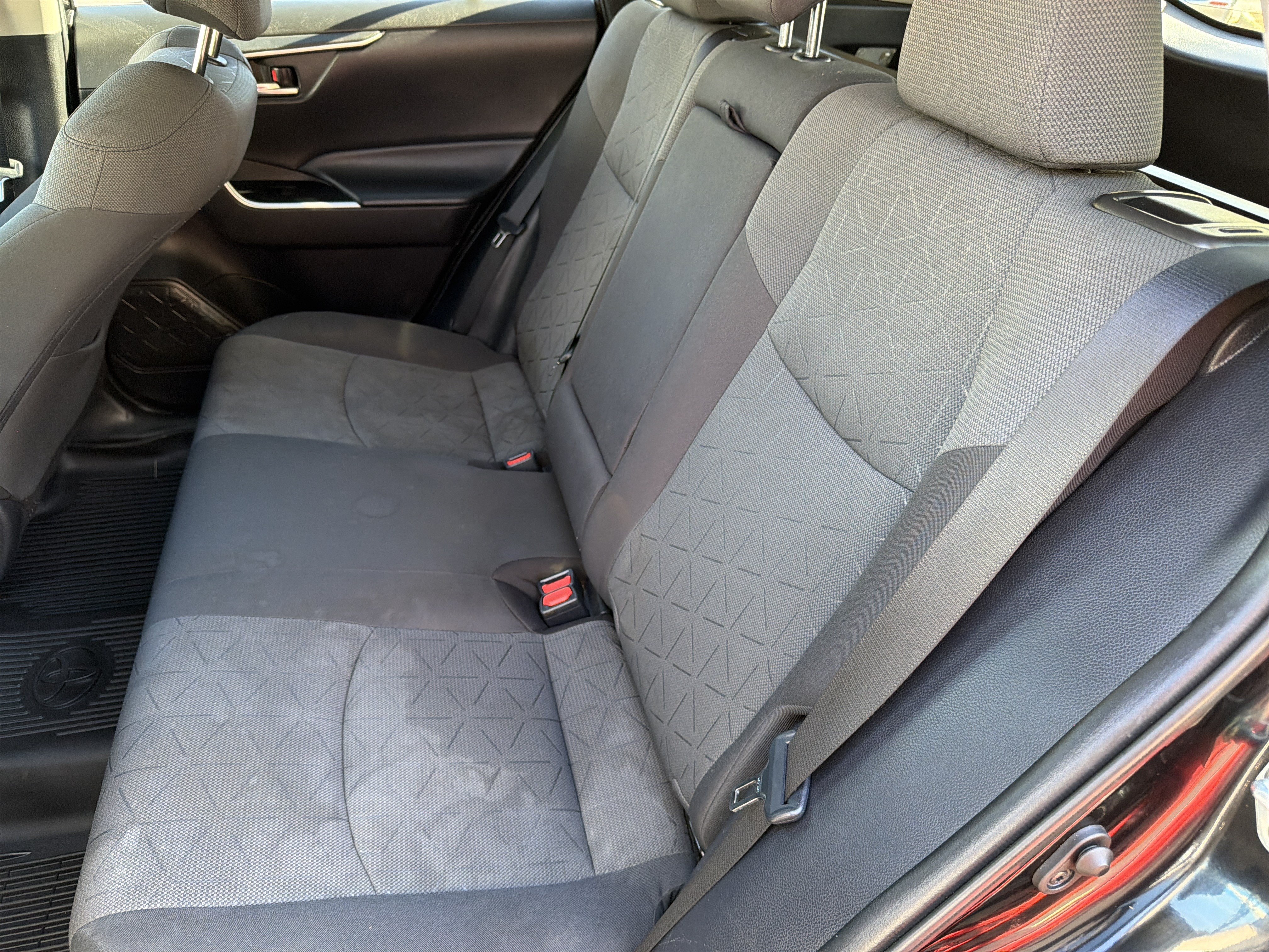 Used 2020 Toyota RAV4 XLE w/ Convenience Package FWD image 17
