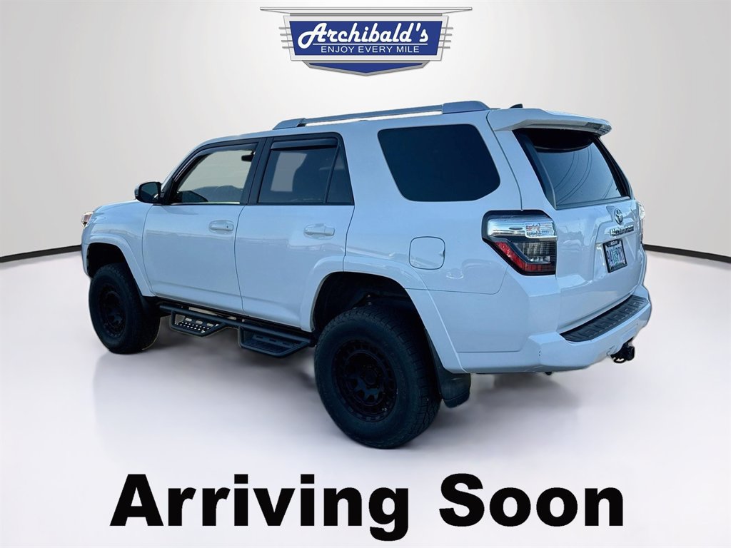 Used 2017 Toyota 4Runner SR5 AWD/4WD image 2