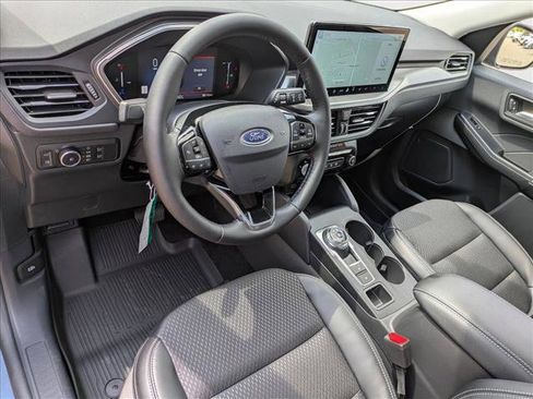 New 2025 Ford Escape SE image 3