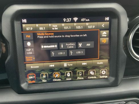 Used 2020 Jeep Wrangler Unlimited Sahara image 36