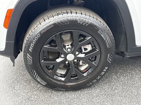 Used 2023 Jeep Grand Cherokee L Limited image 16