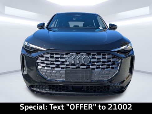 Certified 2025 Audi Q5 Premium w/ Convenience Package image 9