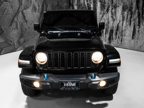 Used 2024 Jeep Wrangler Unlimited AWD/4WD image 17