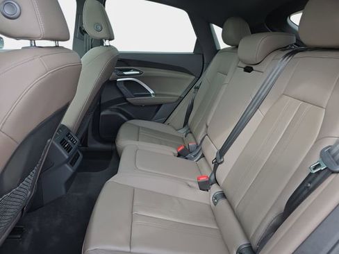 Used 2025 Audi Q5 2.0T Premium w/ Convenience Package image 17