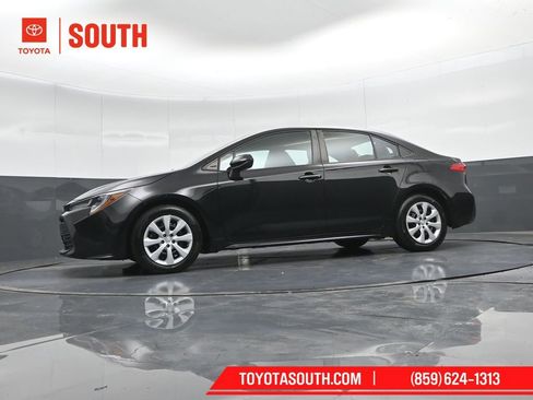 Used 2023 Toyota Corolla LE FWD image 40