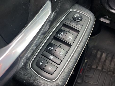 Used 2019 RAM 1500 Laramie image 32