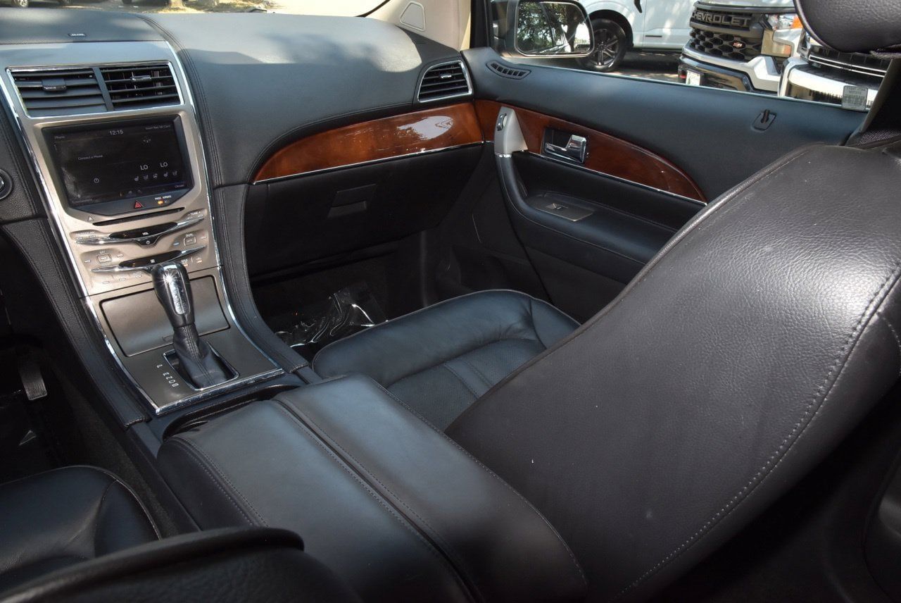 Used 2013 Lincoln MKX FWD image 17