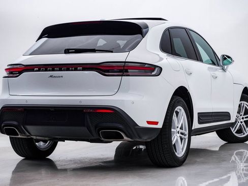 Certified 2025 Porsche Macan AWD/4WD image 11