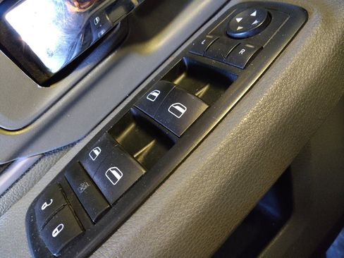 Used 2015 RAM 1500 Classic SLT image 27