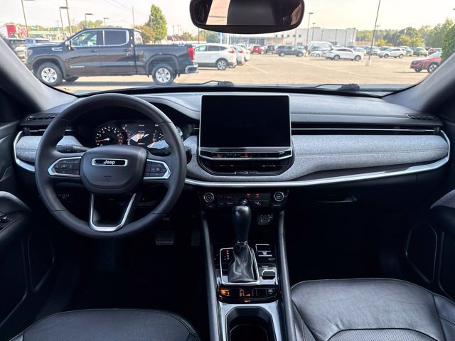 Used 2023 Jeep Compass Latitude AWD/4WD image 12