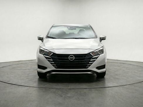 Used 2025 Nissan Versa SV image 2