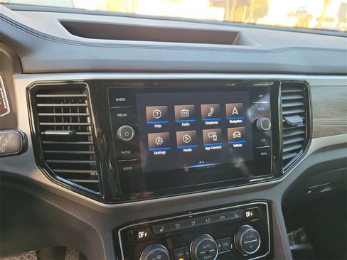 Certified 2022 Volkswagen Atlas Cross Sport SE image 21