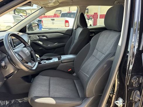 Used 2025 Nissan Rogue SV FWD image 23