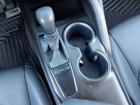 Used 2024 Toyota Camry SE image 23