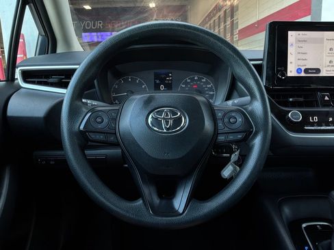 Used 2025 Toyota Corolla LE FWD image 28