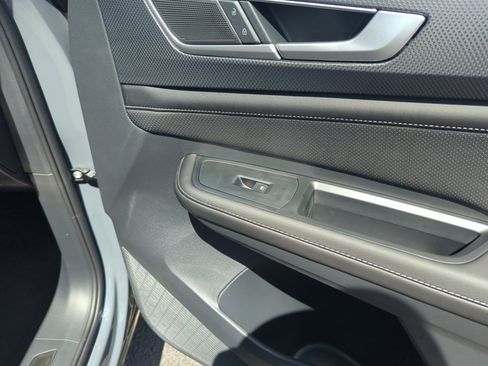 New 2026 Volkswagen Atlas Cross Sport SEL R-Line image 16