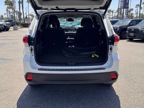 Used 2019 Toyota Highlander SE FWD image 13