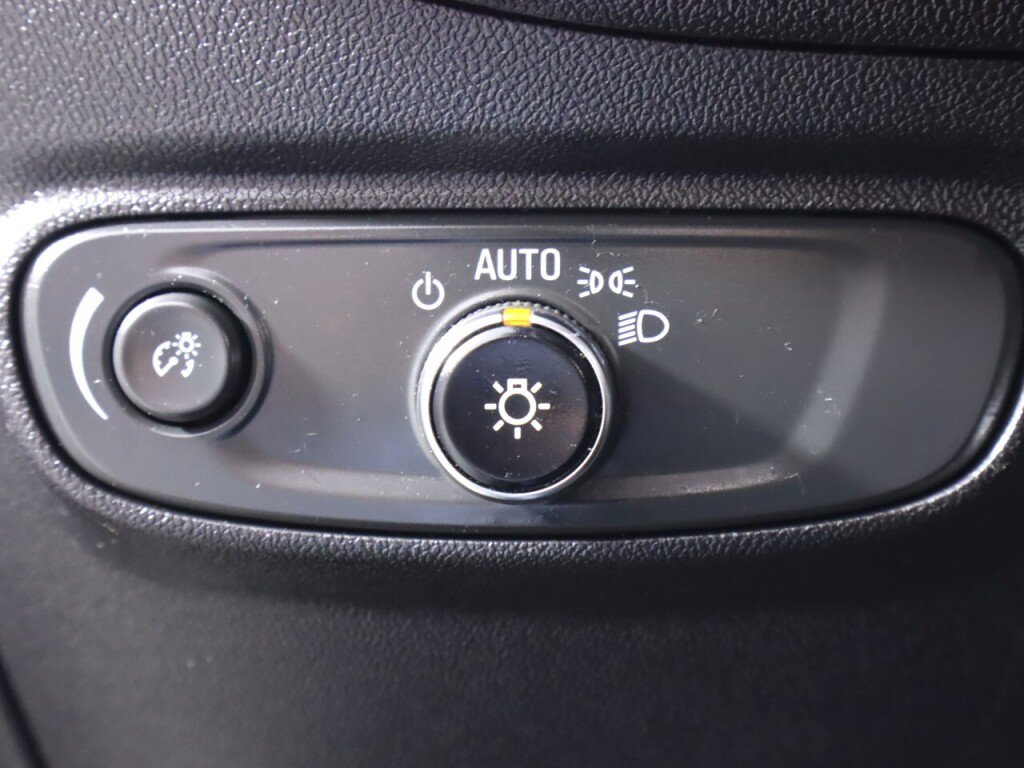 Used 2018 Chevrolet Equinox LT FWD image 10