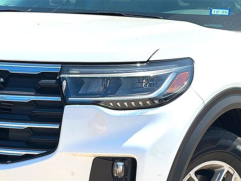 Used 2025 Ford Explorer Active w/ Active Comfort Package RWD image 4