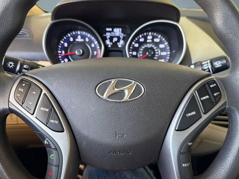 Used 2013 Hyundai Elantra GLS w/ Preferred Pkg FWD image 13