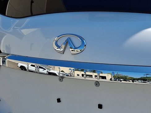 Used 2024 INFINITI QX80 Sensory w/ All-Season Package AWD/4WD image 32