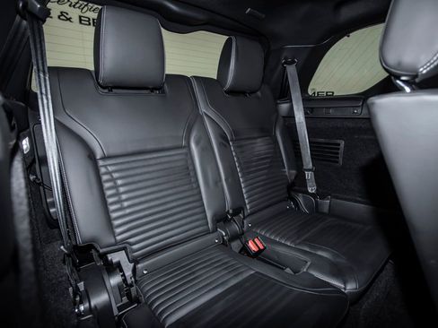 Used 2024 Land Rover Discovery Metropolitan Edition AWD/4WD image 17