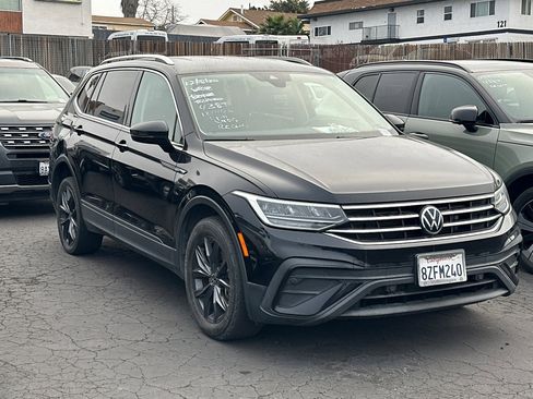 Certified 2022 Volkswagen Tiguan SE image 2