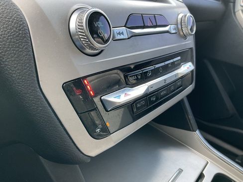 Used 2023 Ford Explorer XLT w/ Equipment Group 202A image 5