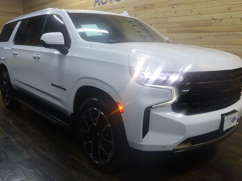 Used 2023 Chevrolet Suburban LS w/ Driver Alert Package image 4