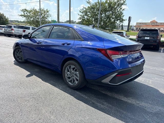 Used 2024 Hyundai Elantra SEL FWD image 7