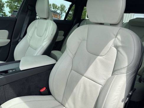 Used 2025 Volvo V60 B5 Cross Country Ultra w/ Climate Package AWD/4WD image 32