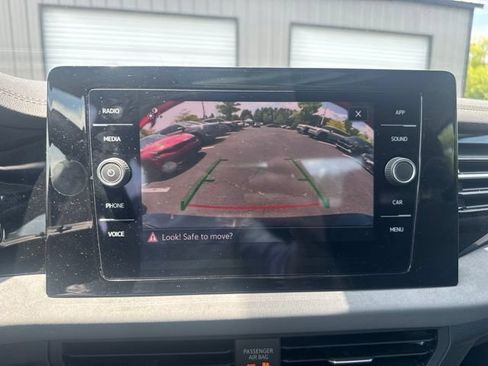 Used 2025 Volkswagen Jetta SE FWD image 14