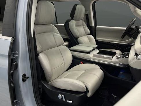 Used 2025 Lincoln Navigator Reserve AWD/4WD image 25