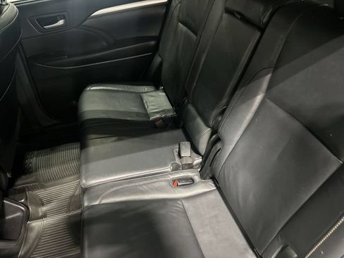 Used 2017 Toyota Highlander XLE AWD/4WD image 30