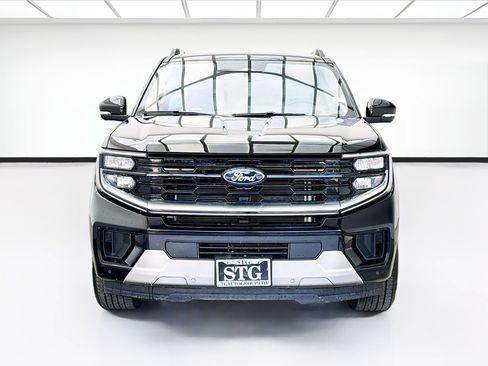 Used 2025 Ford Expedition Platinum AWD/4WD image 2