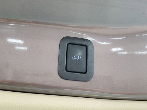 Certified 2017 Toyota Highlander XLE image 10