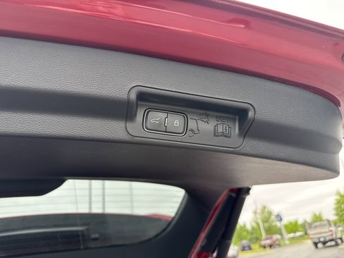 Certified 2023 Ford Explorer XLT w/ Equipment Group 202A AWD/4WD image 8