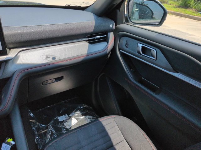 New 2026 Ford Explorer ST-Line w/ ST-Line Street Pack RWD image 16