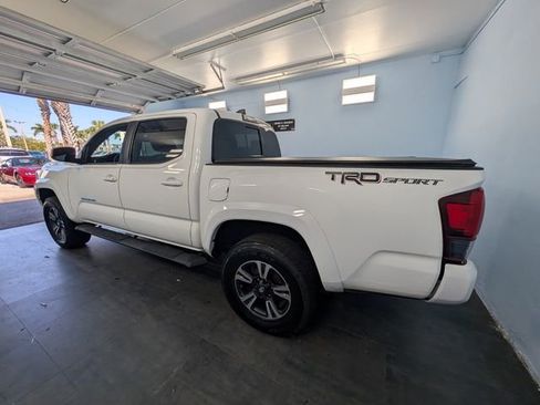Used 2019 Toyota Tacoma TRD Sport image 10