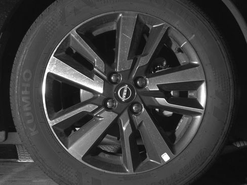 Used 2025 Nissan Versa SV image 13