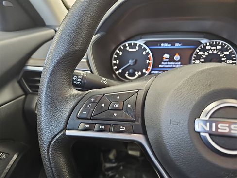 Used 2024 Nissan Altima 2.5 SV image 16