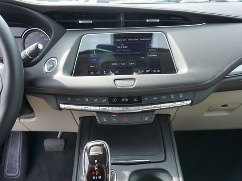 Used 2022 Cadillac XT4 Luxury w/ Cold Weather Package FWD image 31