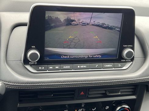 Used 2024 Nissan Rogue S AWD/4WD image 18