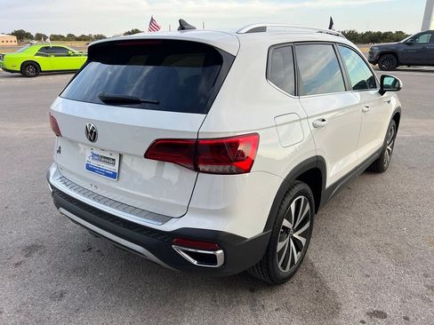 Used 2022 Volkswagen Taos SE FWD image 7