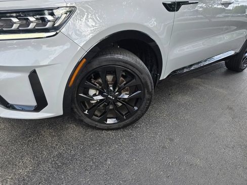 Used 2023 Kia Sorento SX AWD/4WD image 2