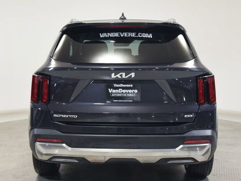 Used 2025 Kia Sorento S w/ Panoramic Sunroof Package AWD/4WD image 12