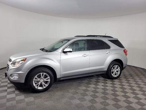 Used 2017 Chevrolet Equinox LT w/ Convenience Package FWD image 2