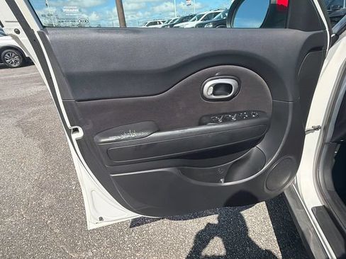 Used 2017 Kia Soul + w/ Designer's Package FWD image 10