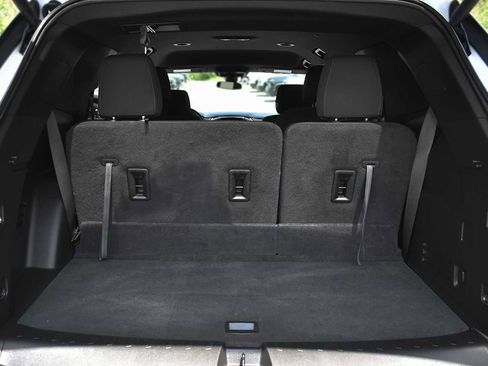 Used 2023 Chevrolet Traverse LT AWD/4WD image 8